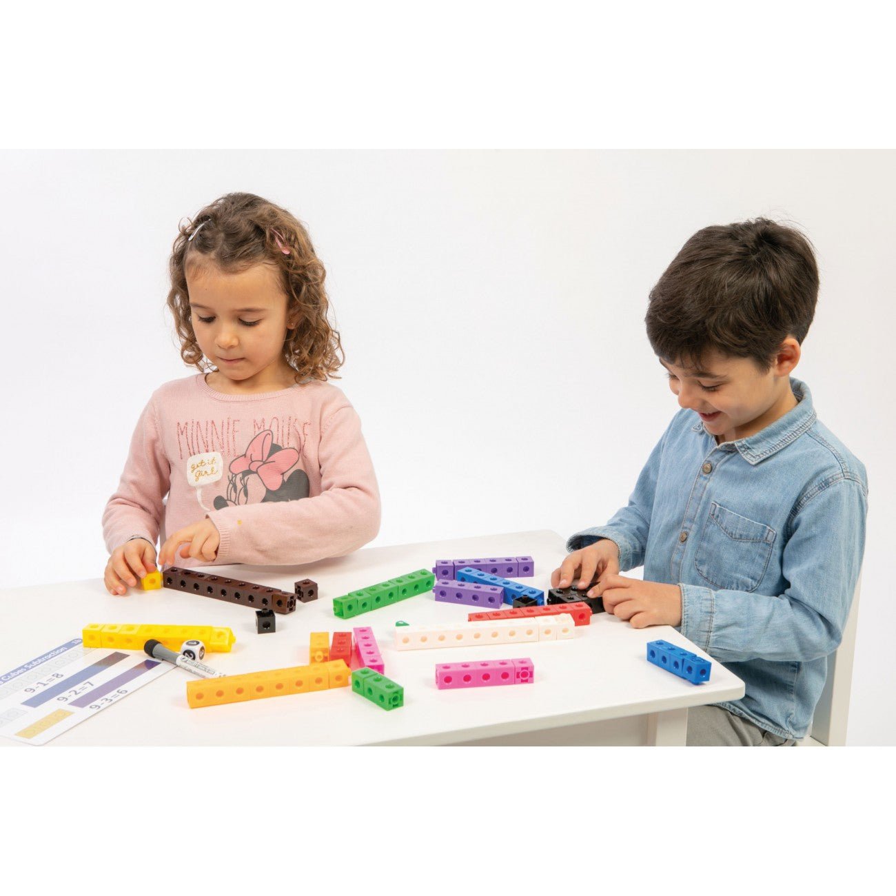 Amaya - Amaya - Educatief rekenspel met koppelbare kubussen - Playlaan