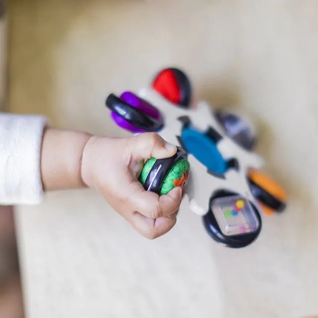 Hape - Hape - Curiosity Clutch Sensorisch Speelgoed - Baby Einstein - Playlaan