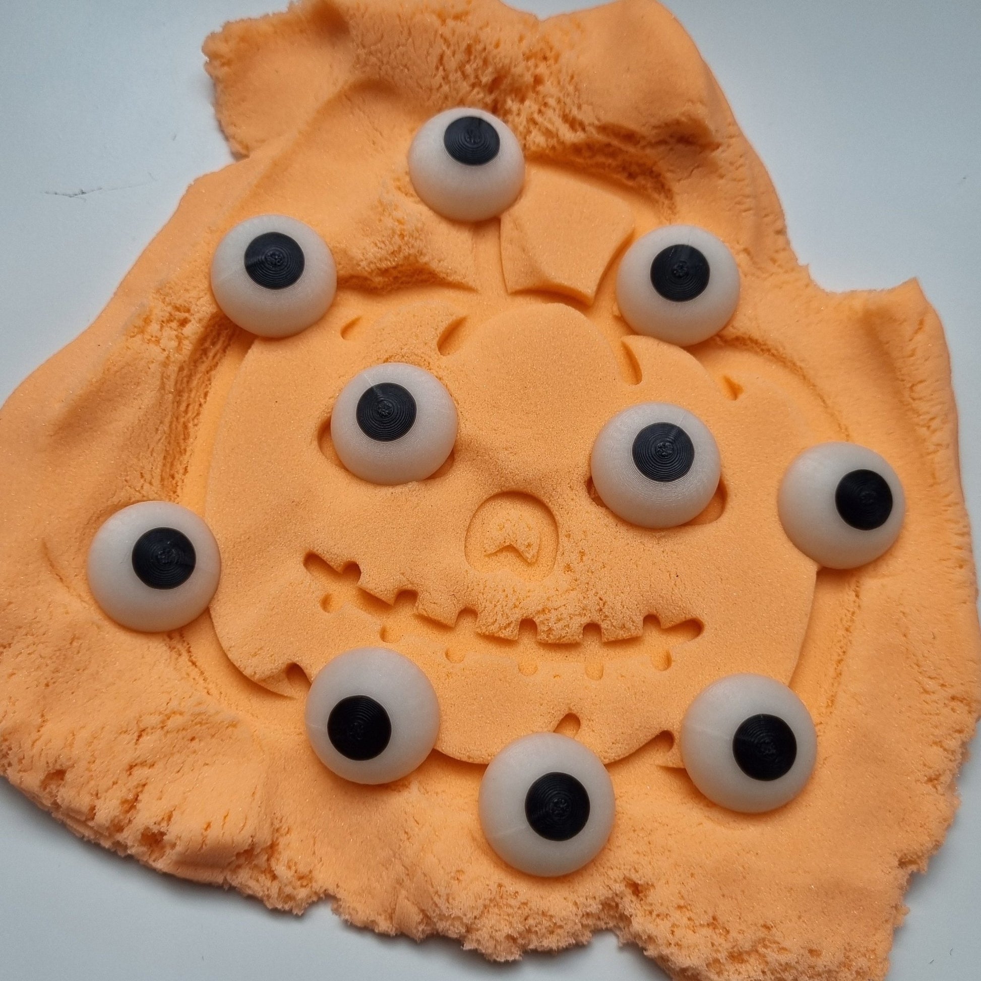 Kiddi - Kiddi - Glow in the Dark oogjes - Playlaan