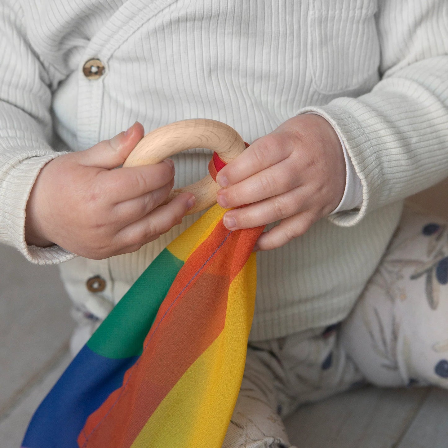 Little Botanic label - Little Botanic label - Playcycle speeldoek waves 30cm +ring - Regenboog - Playlaan