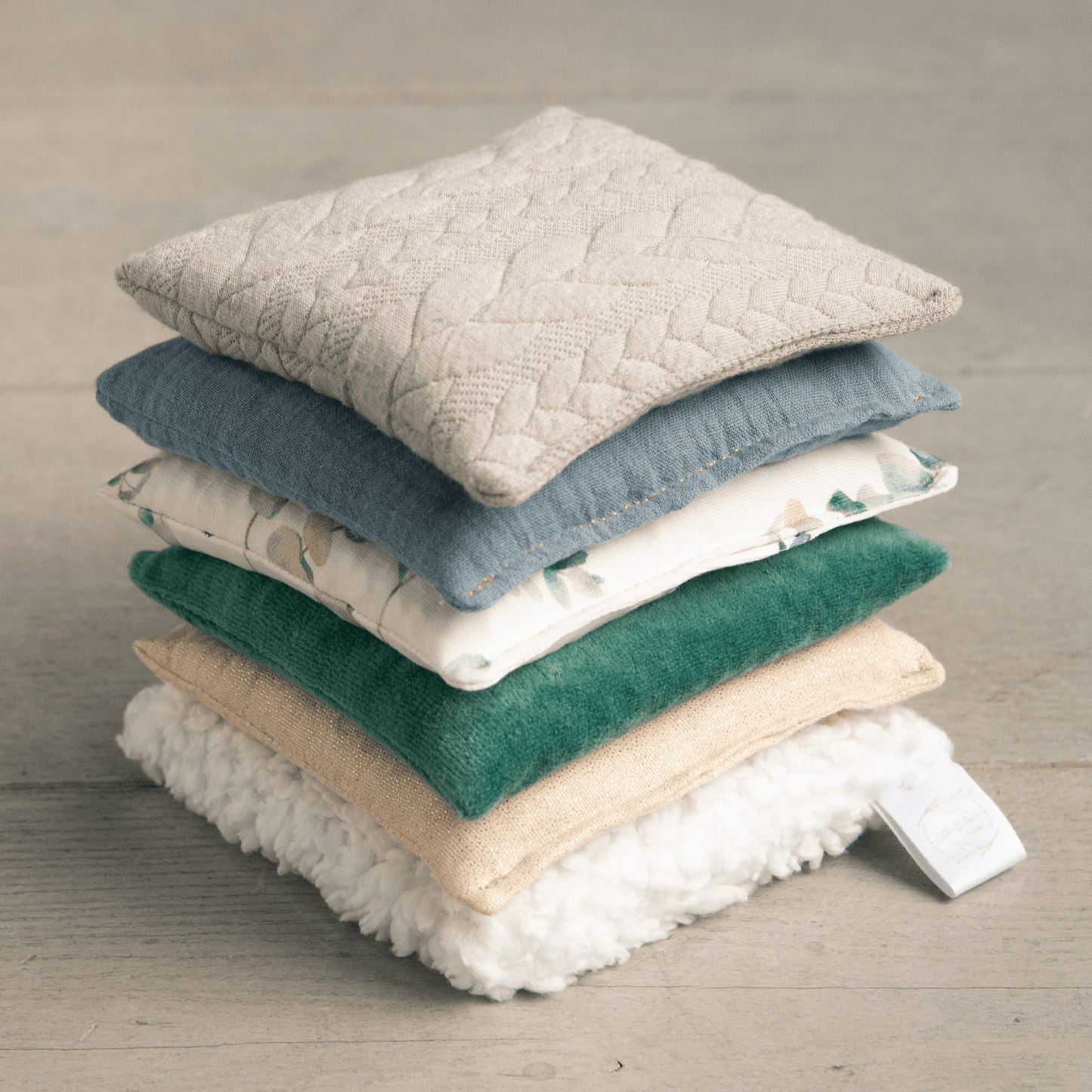 Little Botanic label - Sensorische Pittenzakjes - Jeans - Playlaan