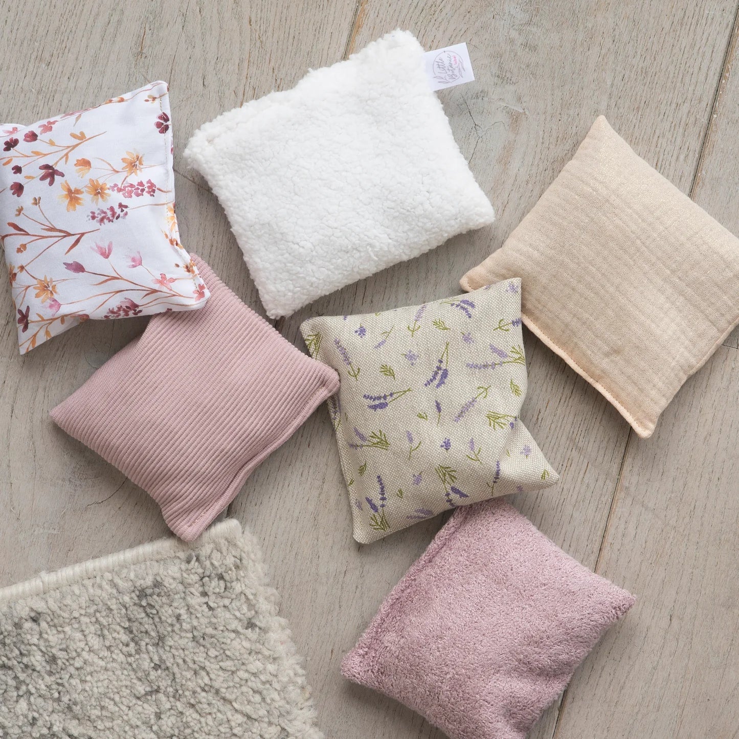 Little Botanic label - Sensorische Pittenzakjes - Mauve - Playlaan