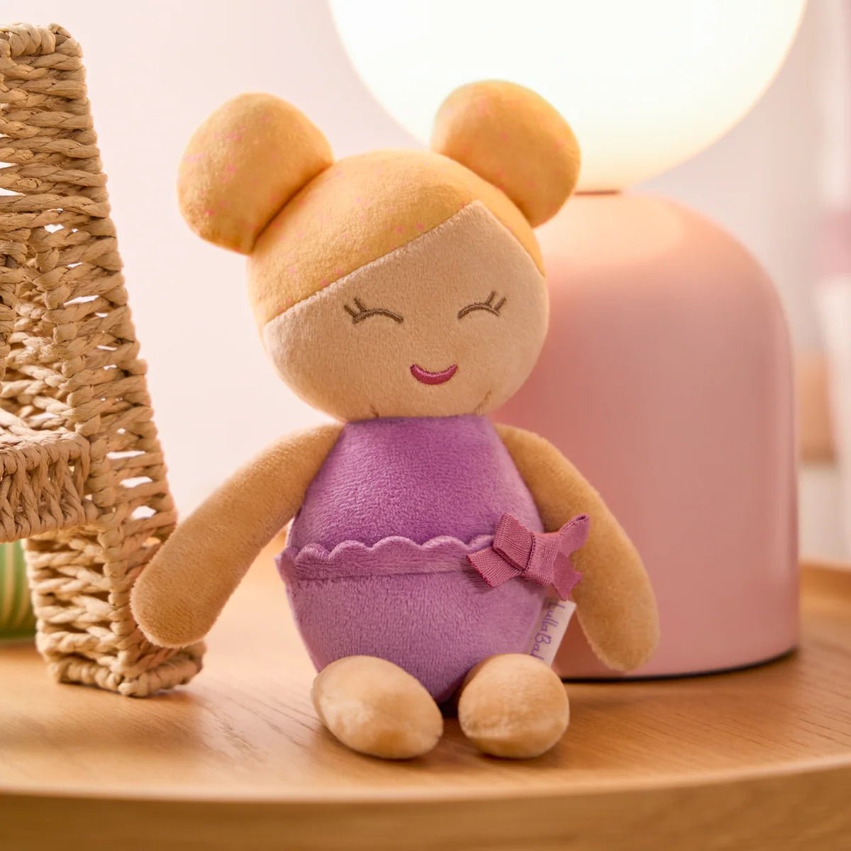 LullaBaby - LullaBaby - Babybadpop met Blond Haar – Speelset met Mandje en Accessoires - Playlaan