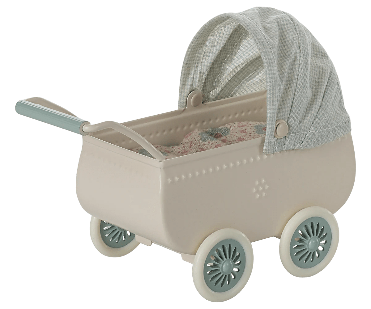 Maileg - Maileg - Kinderwagen met Babymuis - Mint - Playlaan