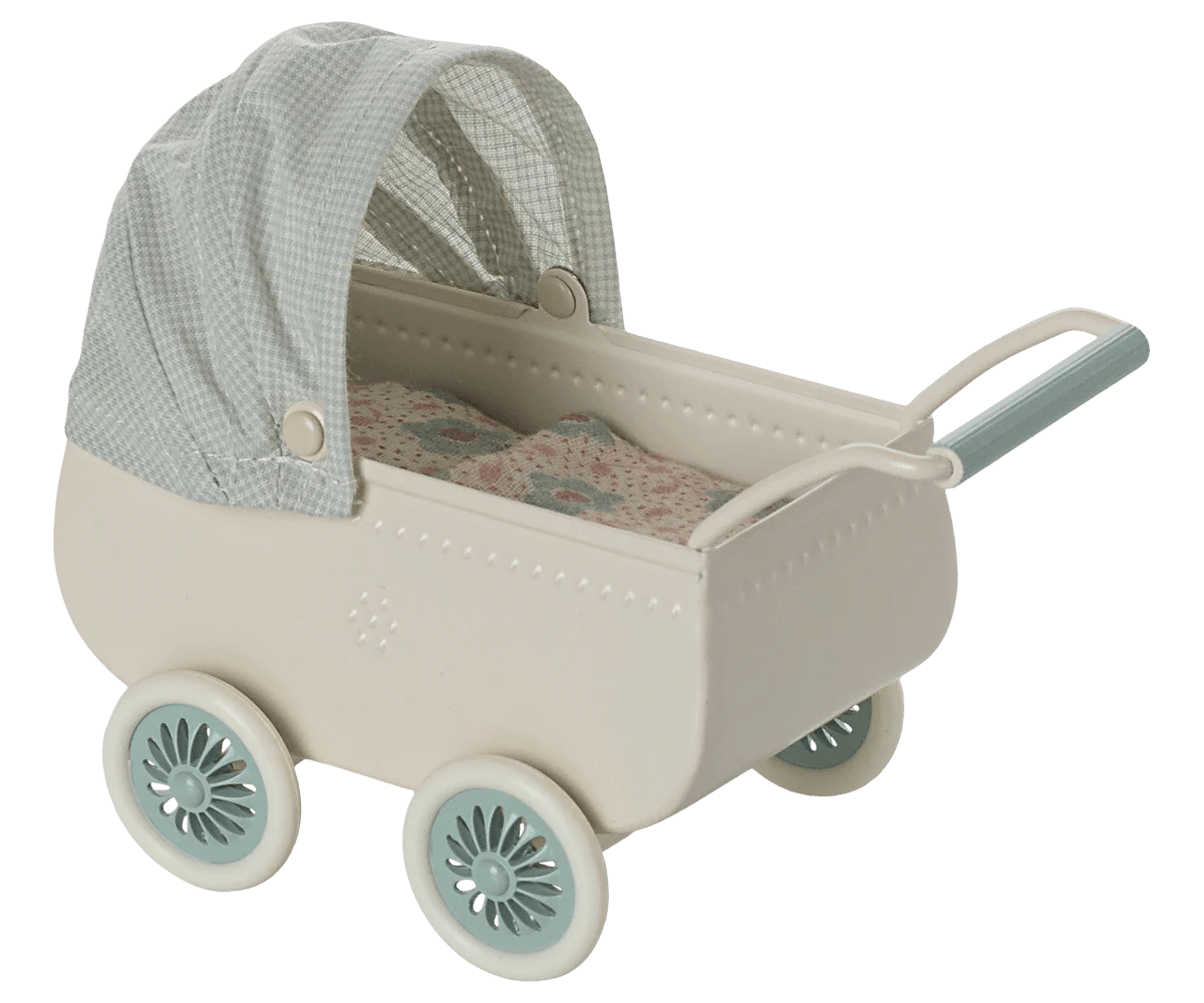 Maileg - Maileg - Kinderwagen met Babymuis - Mint - Playlaan