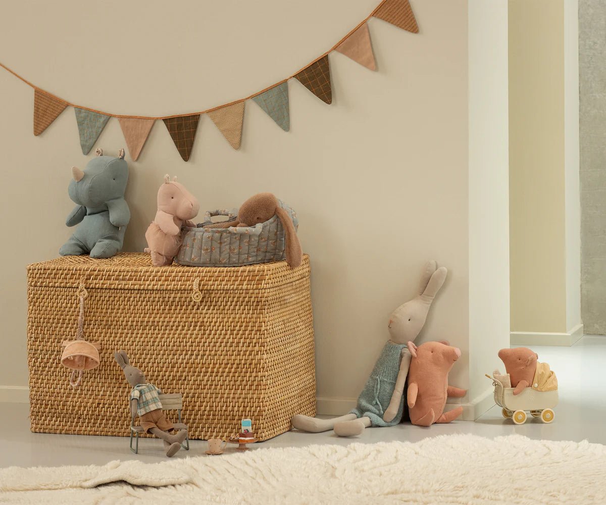 Maileg - Maileg - Safari Friends, Nijlpaard met rok, Small - Roze - Playlaan