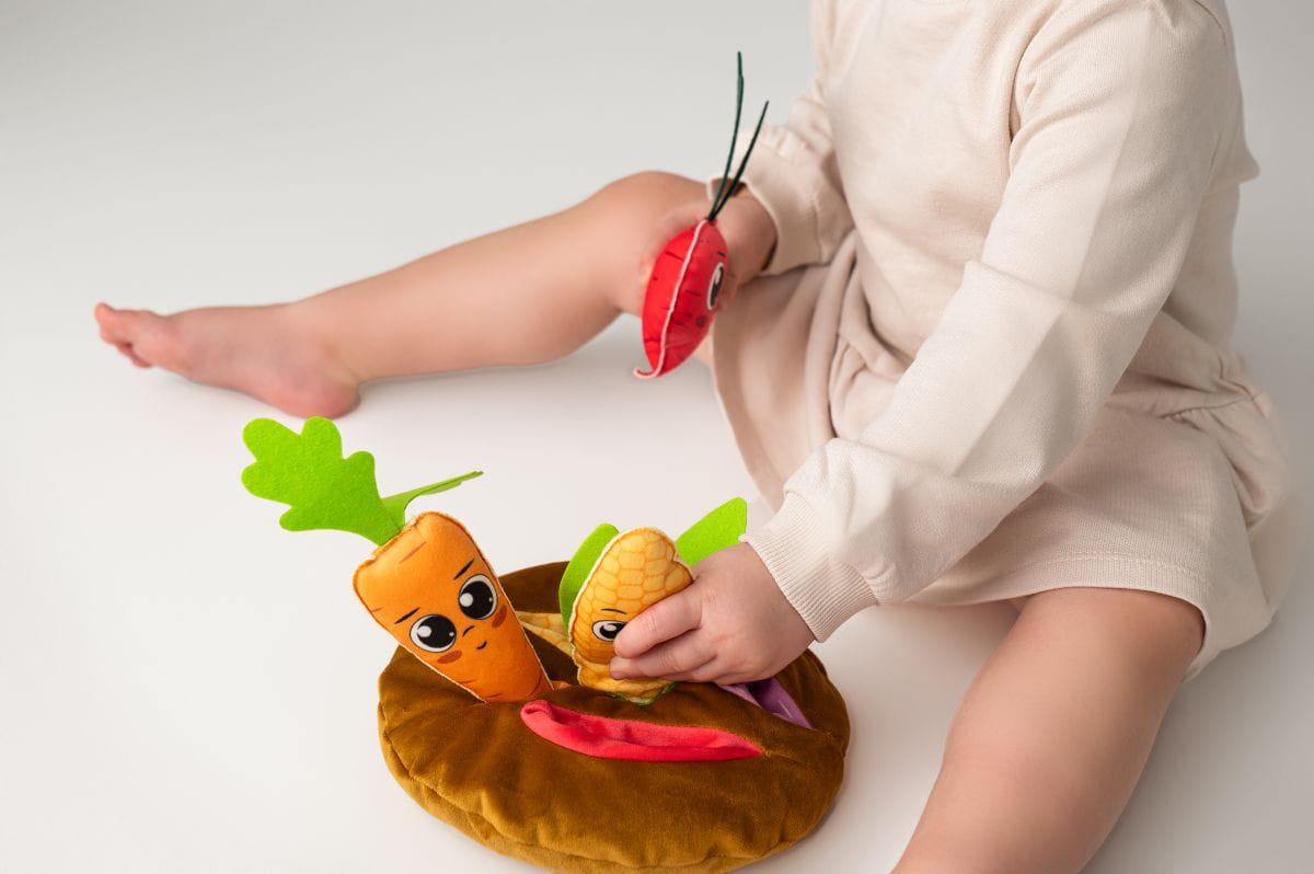 Mom's Care - Mom's Care - Moestuin - Playlaan