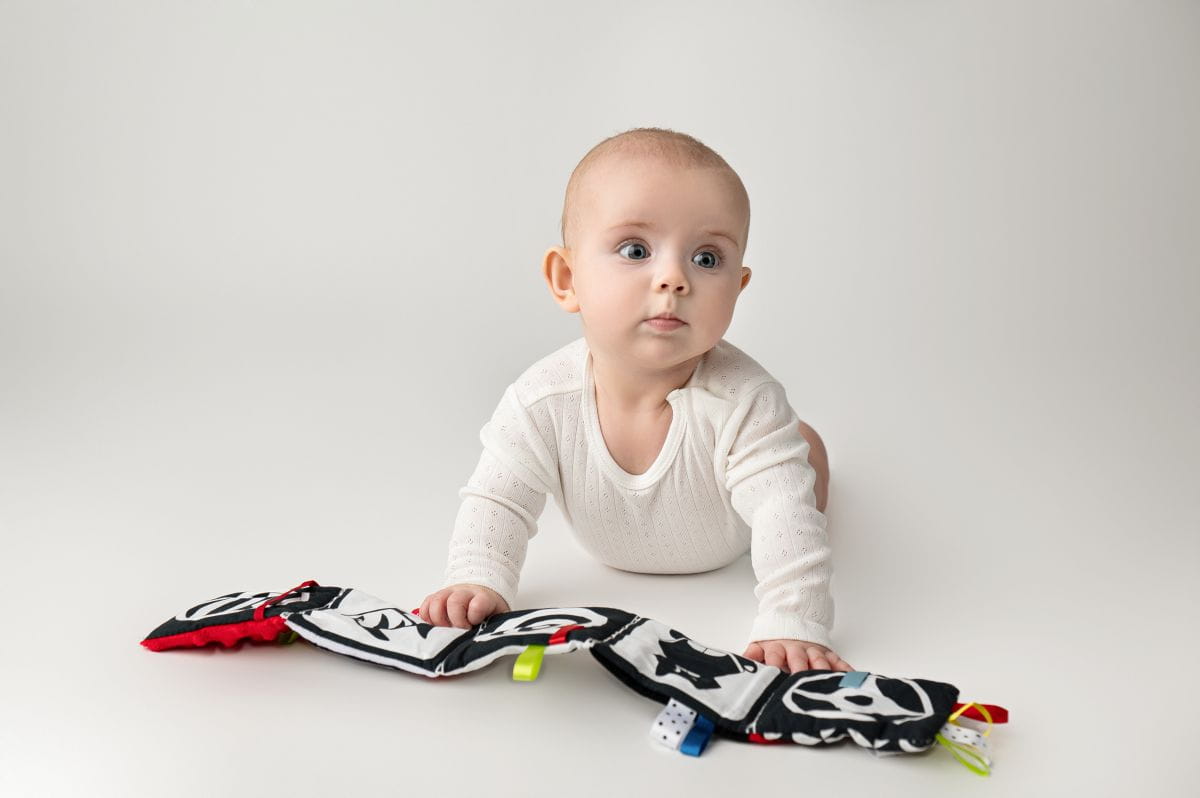 Mom's Care - Mom's Care - Zachte Babyboek - Rood - Playlaan