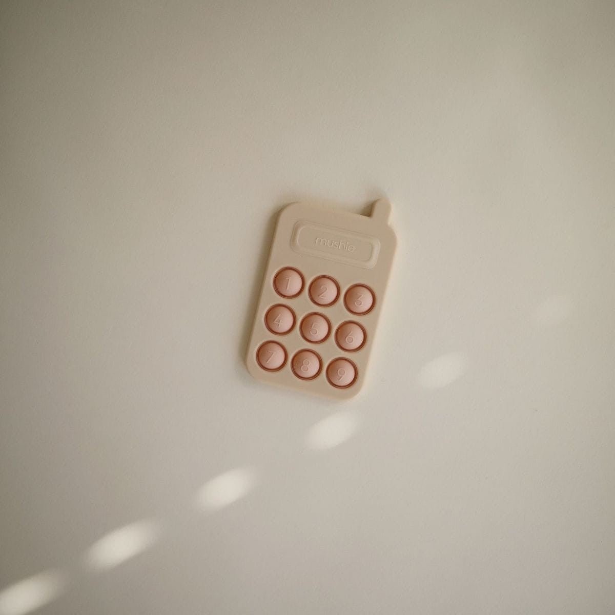 Mushie - PRESS - TOY - Cellphone - Blush - Playlaan