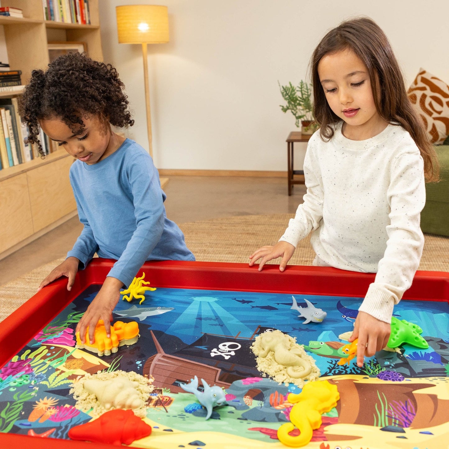 Playhouse - Play Tray Set - Zee & Dino Speelfiguren + Speelmat + Magic Sand + Mallen - Playlaan