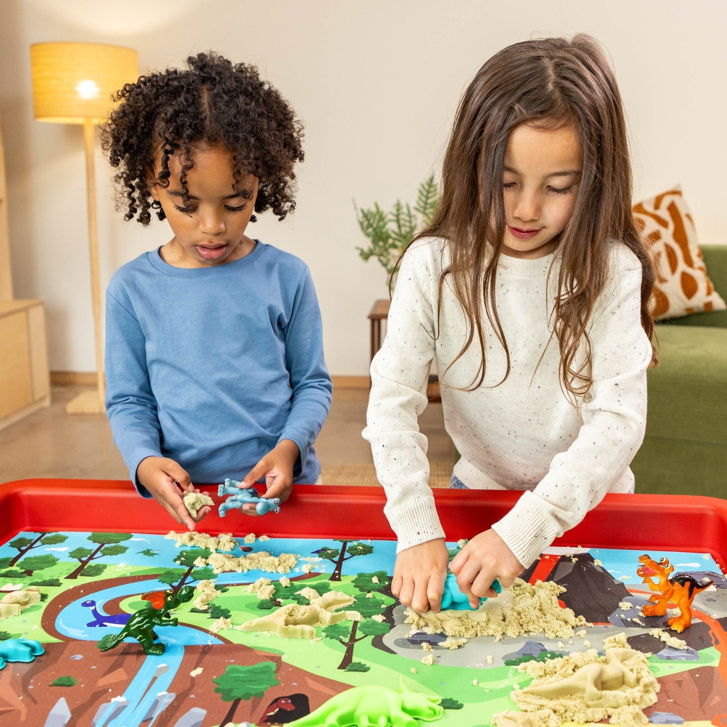 Playhouse - Play Tray Set - Zee & Dino Speelfiguren + Speelmat + Magic Sand + Mallen - Playlaan