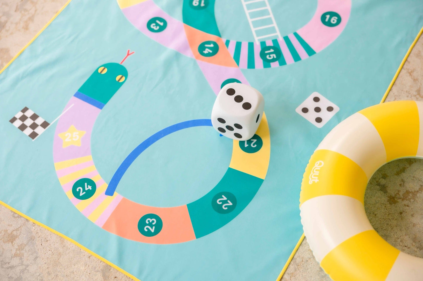 Quut - Quut - Strandlaken Speelhanddoek L (180 x 100cm) - Slangen en ladders - Playlaan