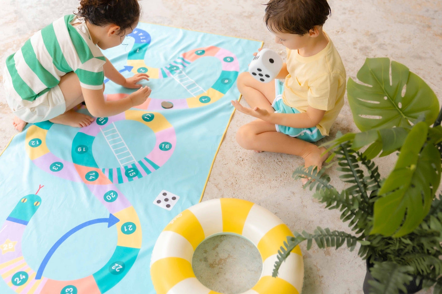 Quut - Quut - Strandlaken Speelhanddoek L (180 x 100cm) - Slangen en ladders - Playlaan