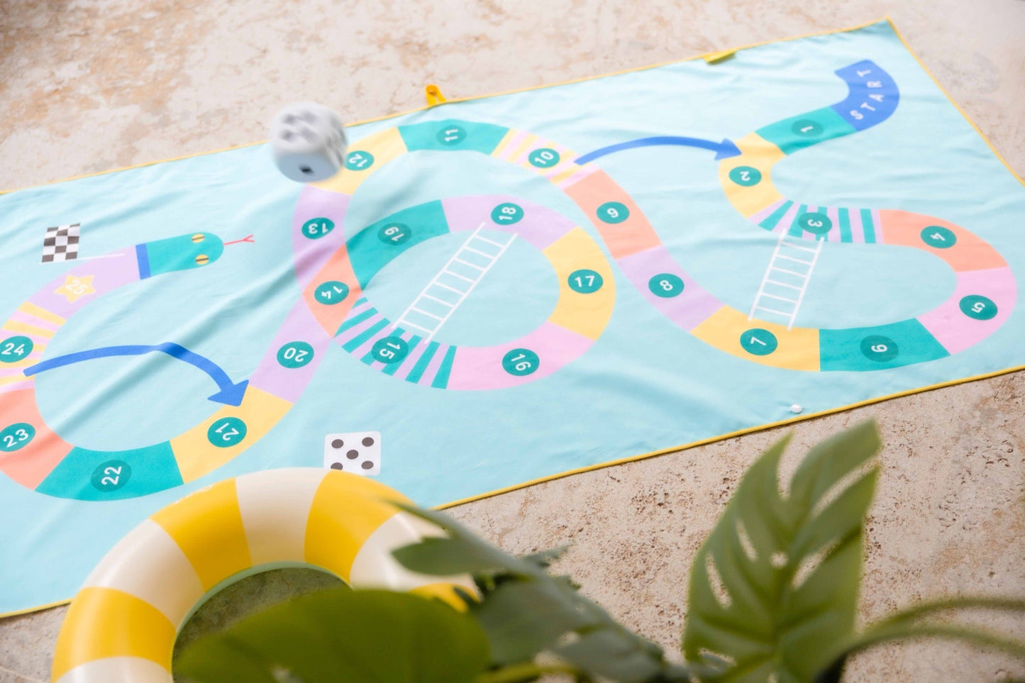 Quut - Quut - Strandlaken Speelhanddoek L (180 x 100cm) - Slangen en ladders - Playlaan