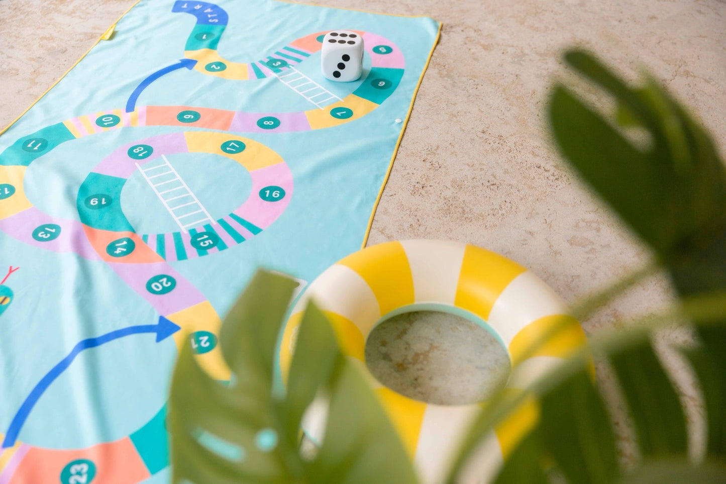 Quut - Quut - Strandlaken Speelhanddoek L (180 x 100cm) - Slangen en ladders - Playlaan
