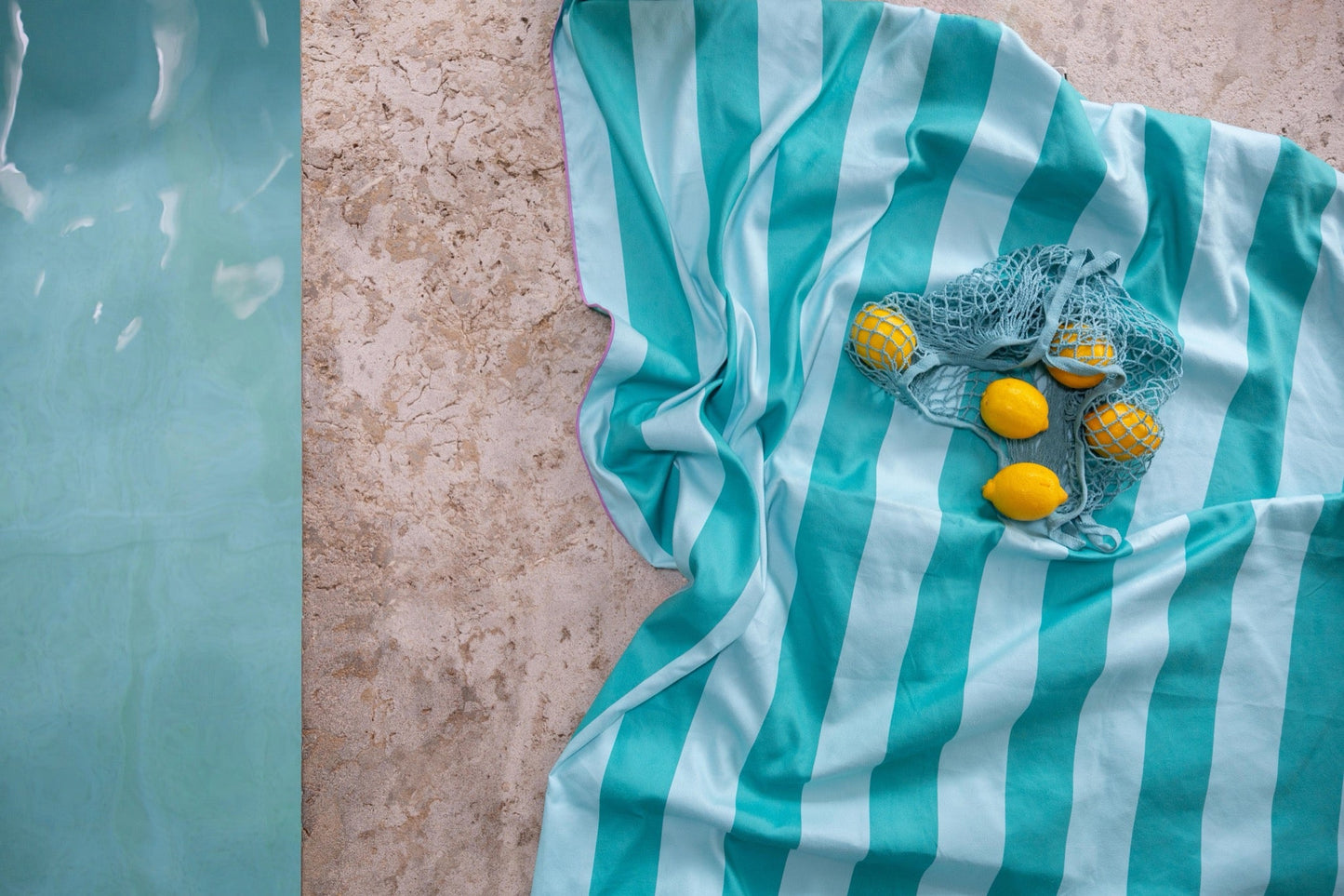 Quut - Quut - Strandlaken Speelhanddoekl XL (180 x 180cm) - Alfabet Bullseye - Playlaan