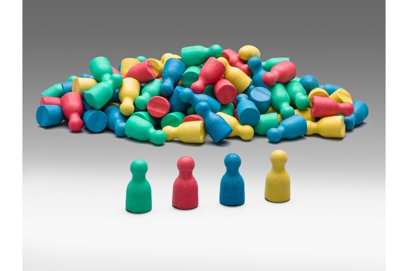 Wissner - Set of 100 Pawns in 4 colors (25 each in red, green, blue, yellow), packed in cardboard box - Playlaan
