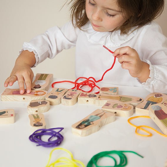 Akros - Lacing Families Of The World - Playlaan