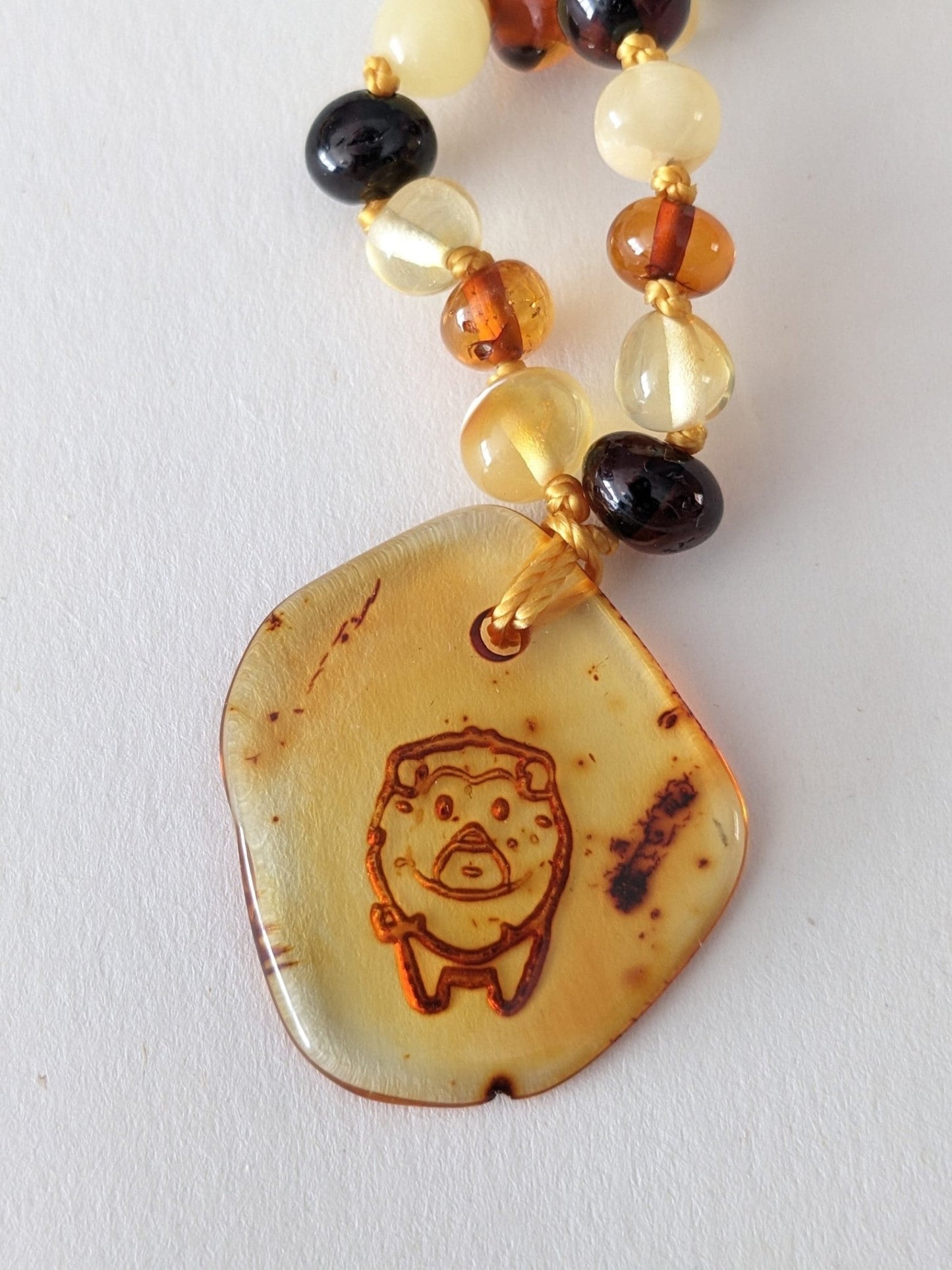 Amber Heart - Barnsteen sterrenbeeld ketting met hanger 33 cm - Playlaan
