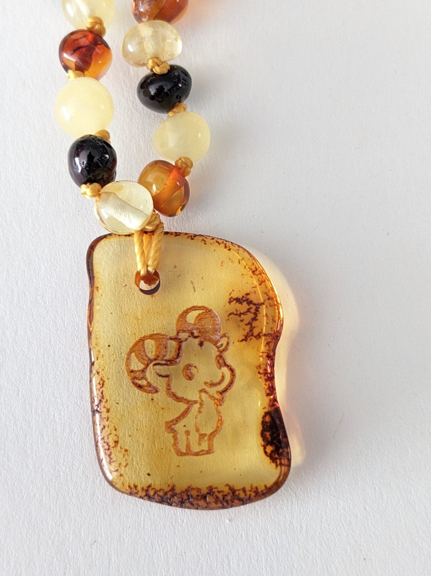 Amber Heart - Barnsteen sterrenbeeld ketting met hanger 33 cm - Playlaan