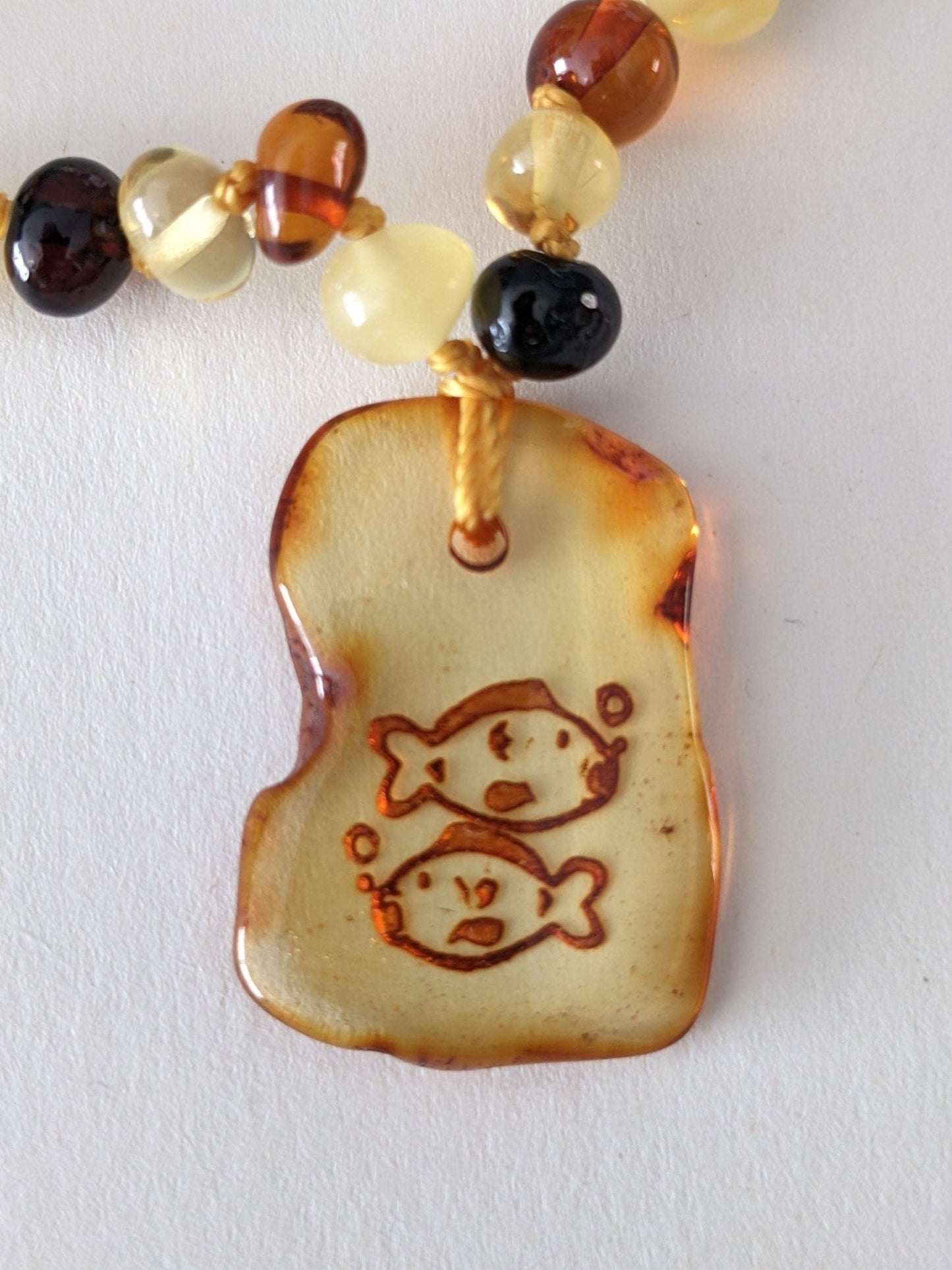 Amber Heart - Barnsteen sterrenbeeld ketting met hanger 33 cm - Playlaan