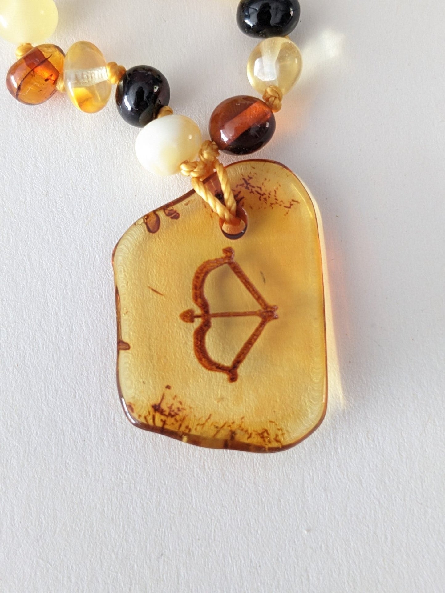 Amber Heart - Barnsteen sterrenbeeld ketting met hanger 33 cm - Playlaan