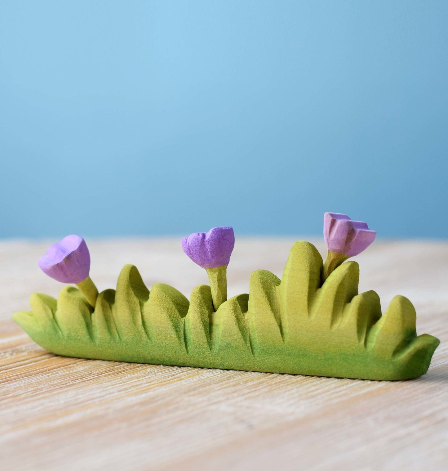 Bumbu Toys - Gras met paarse bloemen groot - Playlaan
