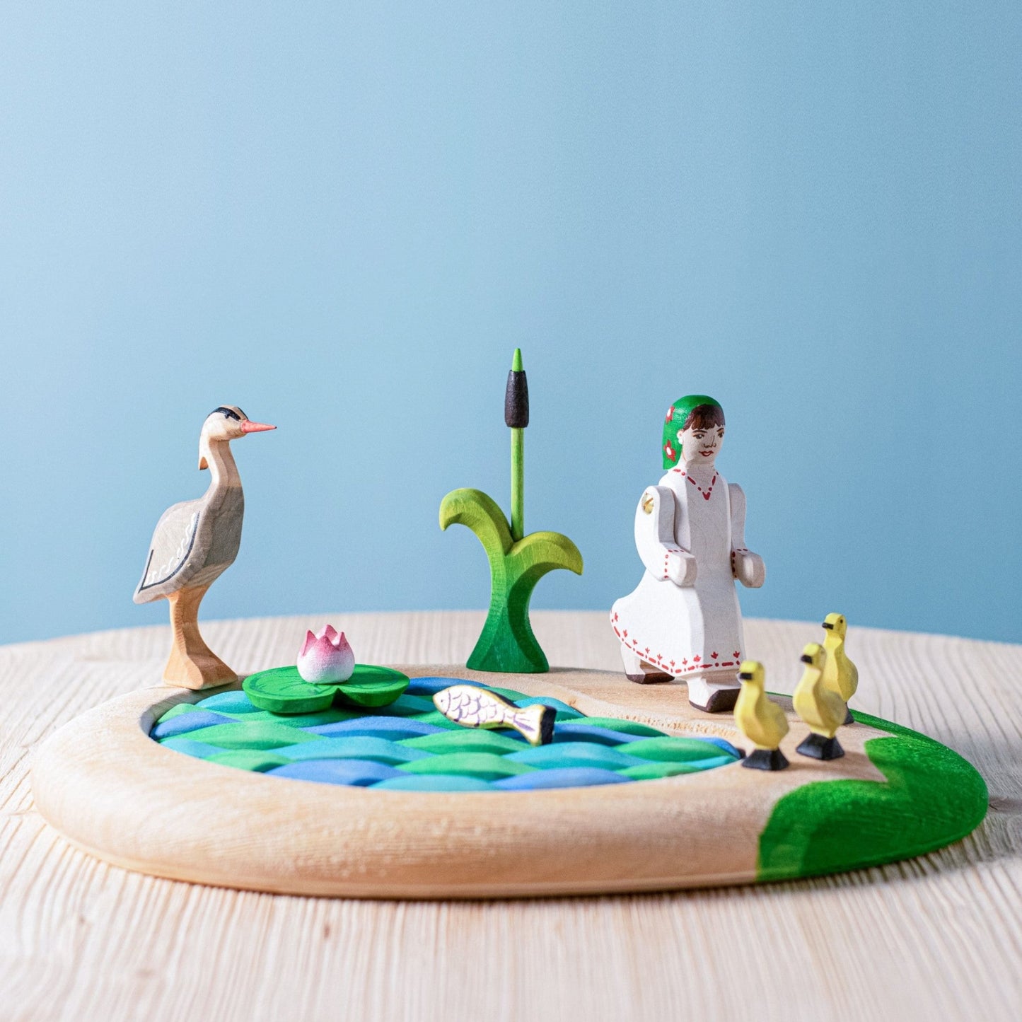 Bumbu Toys - Meer Lisdoddes Waterlelie Vis Reiger Meisje en Eendjes set - Playlaan