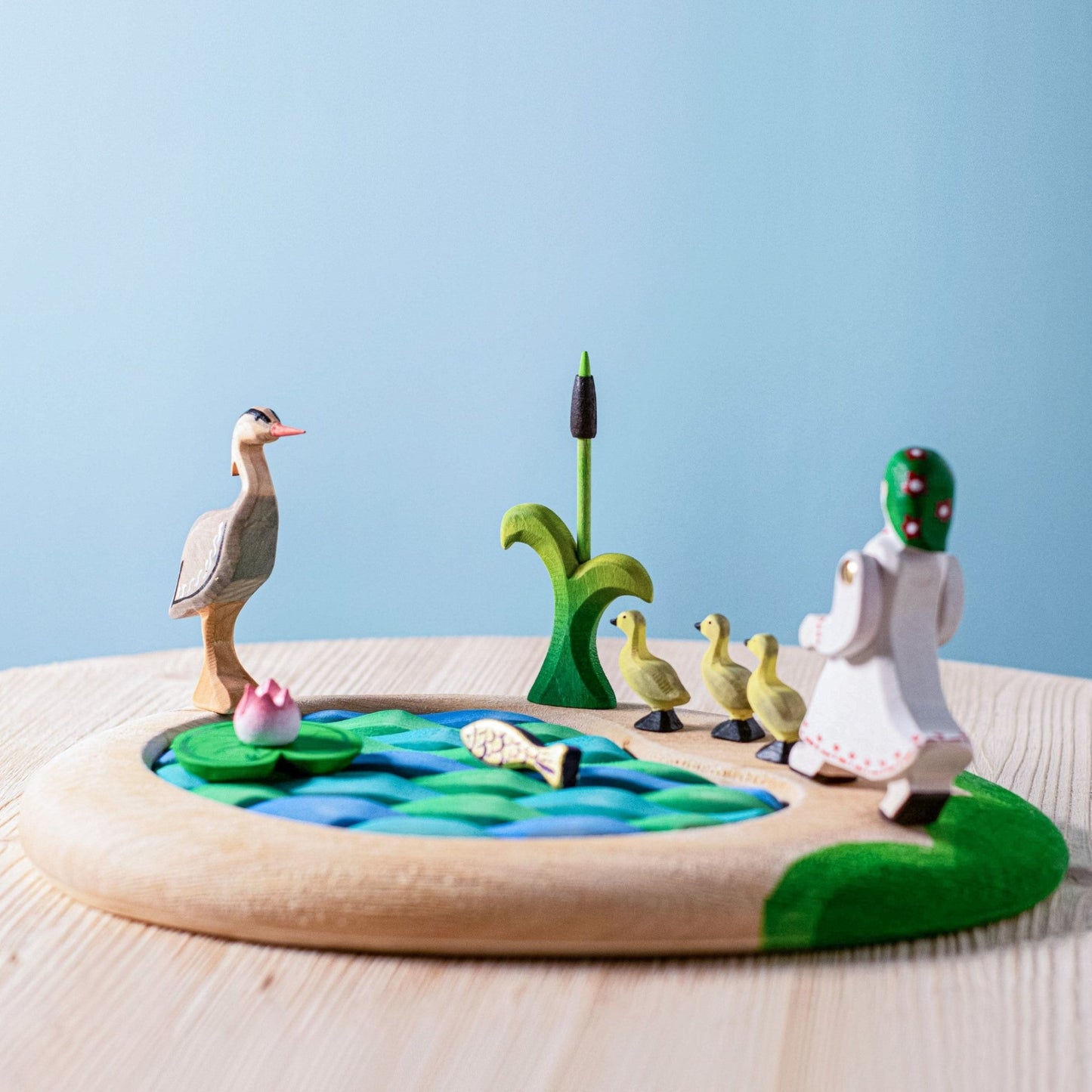 Bumbu Toys - Meer Lisdoddes Waterlelie Vis Reiger Meisje en Eendjes set - Playlaan