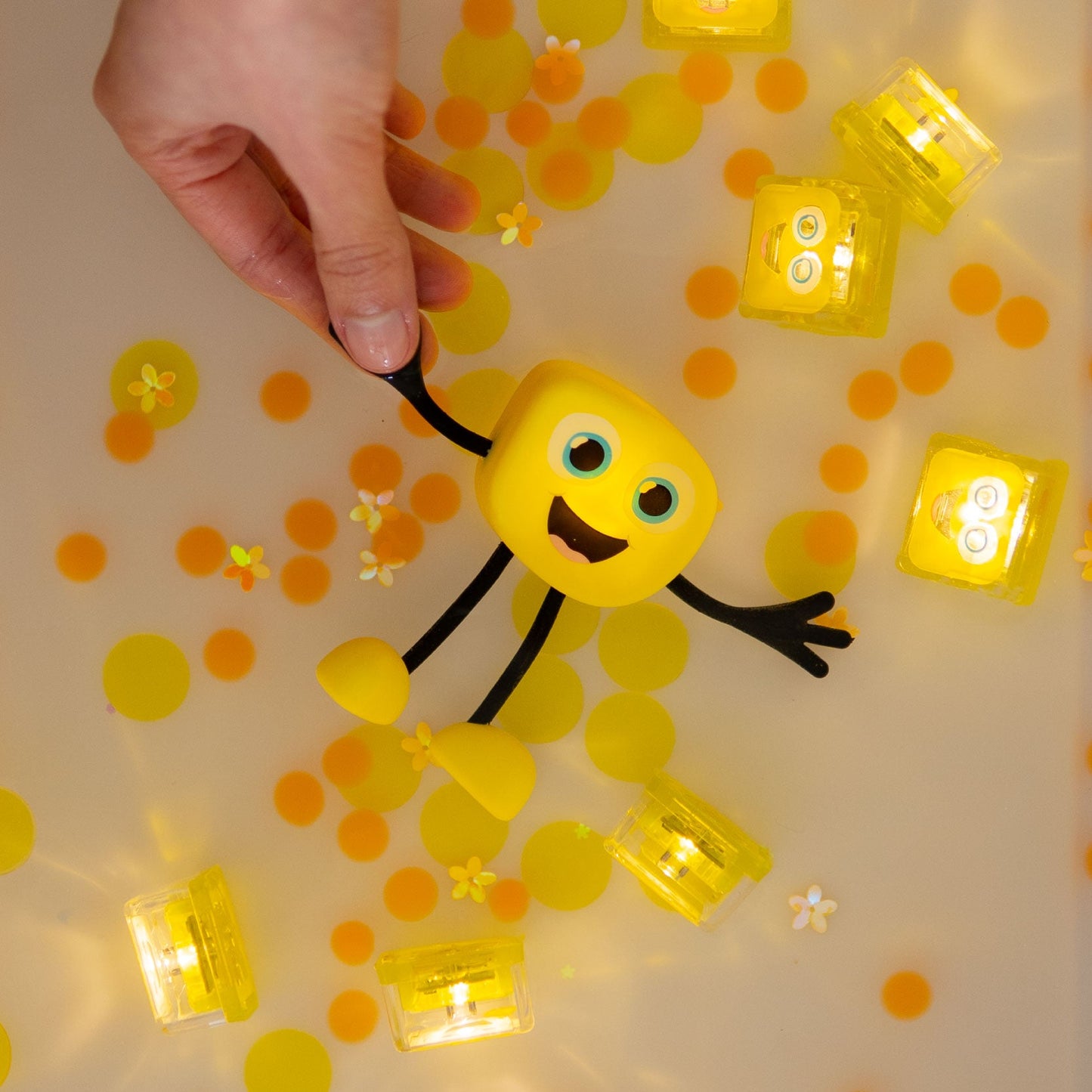 Glo Pals - Glo Pals Light Up Character - Alex - Playlaan