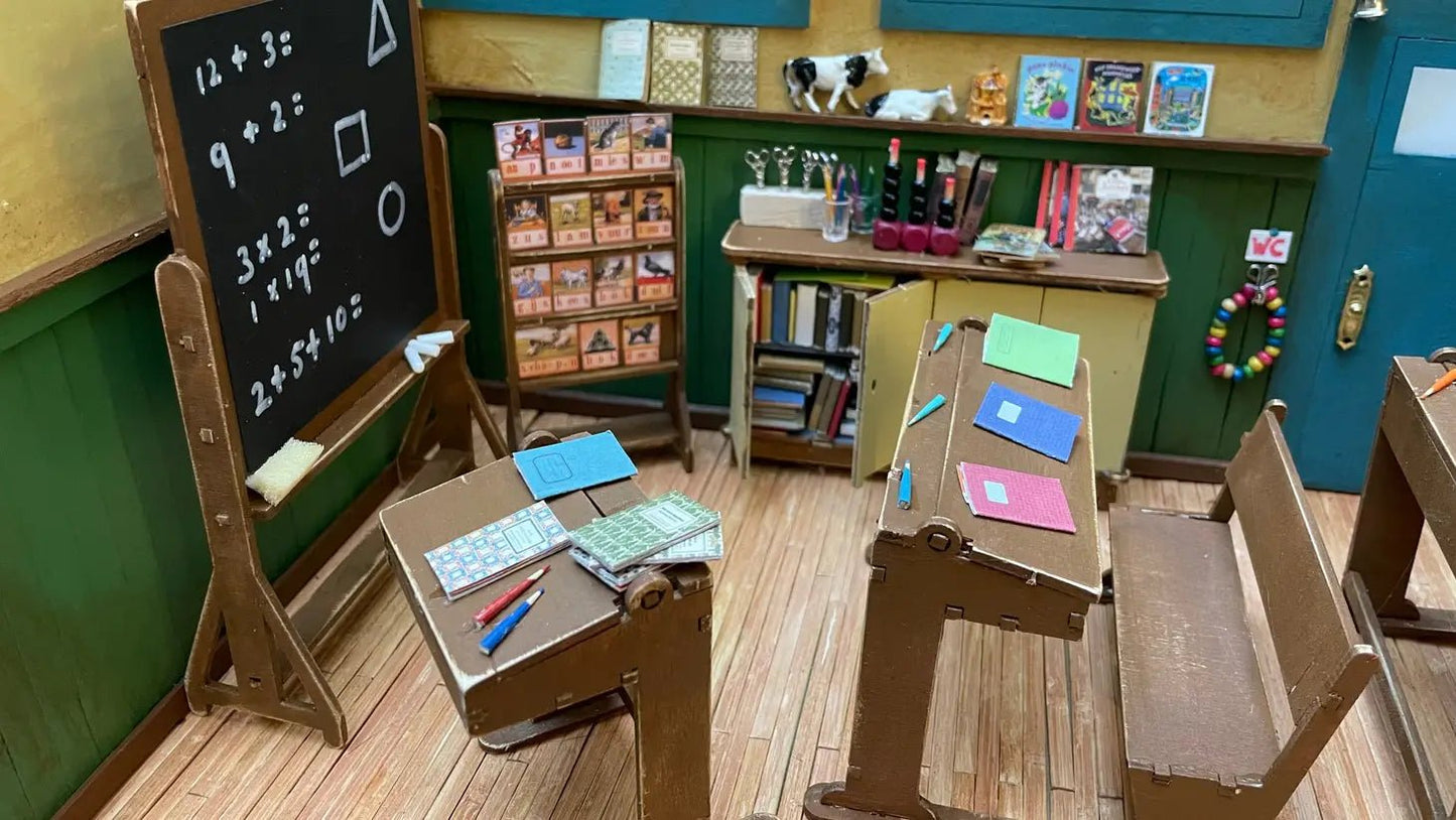Het Muizenhuis - Kids Diy Dollhouse Furniture Kit - Classroom (Scale 1:12) - Playlaan