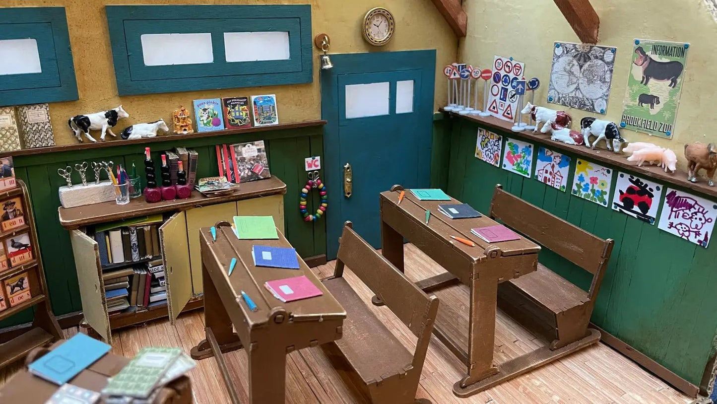 Het Muizenhuis - Kids Diy Dollhouse Furniture Kit - Classroom (Scale 1:12) - Playlaan