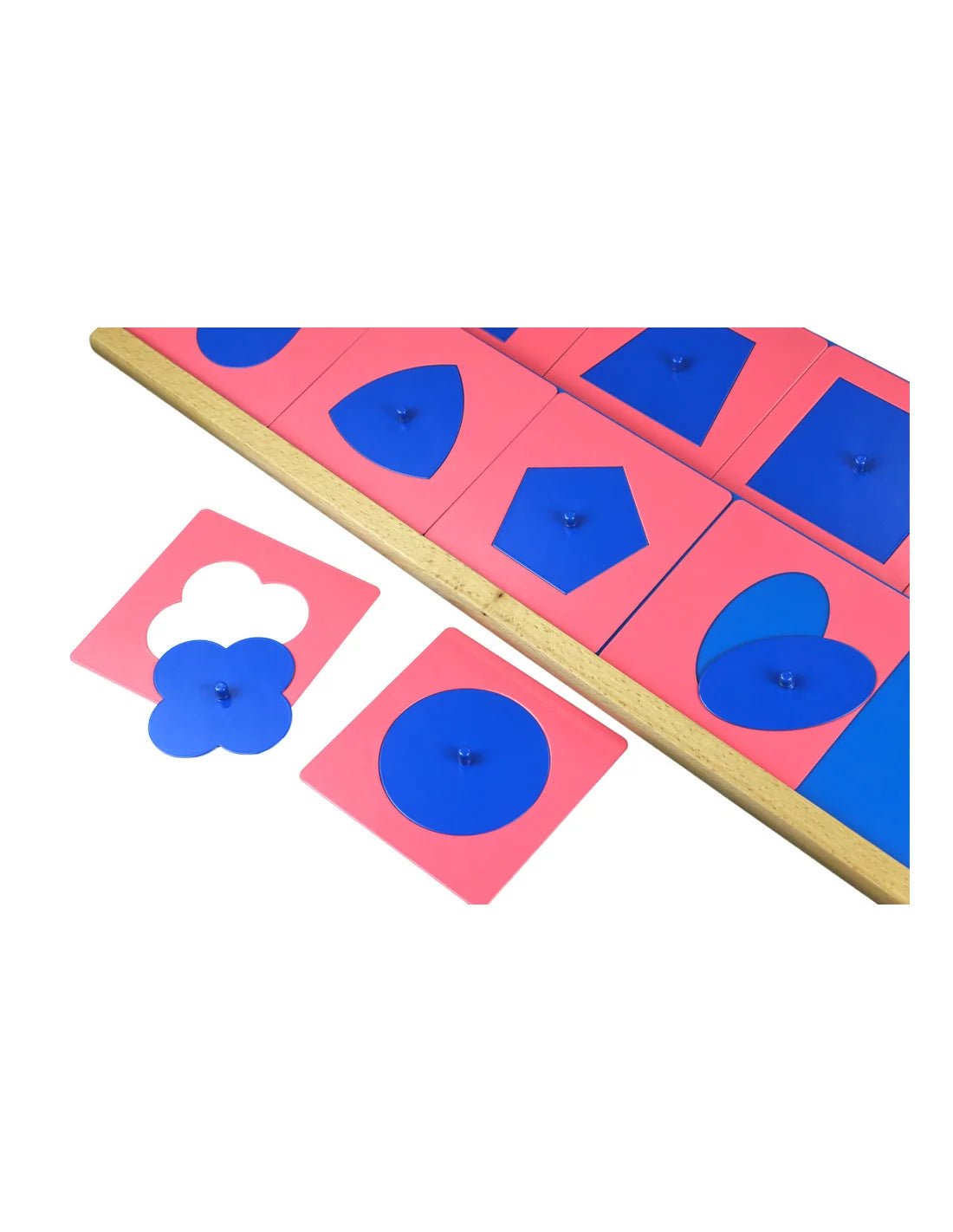 Moyo Montessori - Metalen inlegfiguren met twee lessenaars - Playlaan