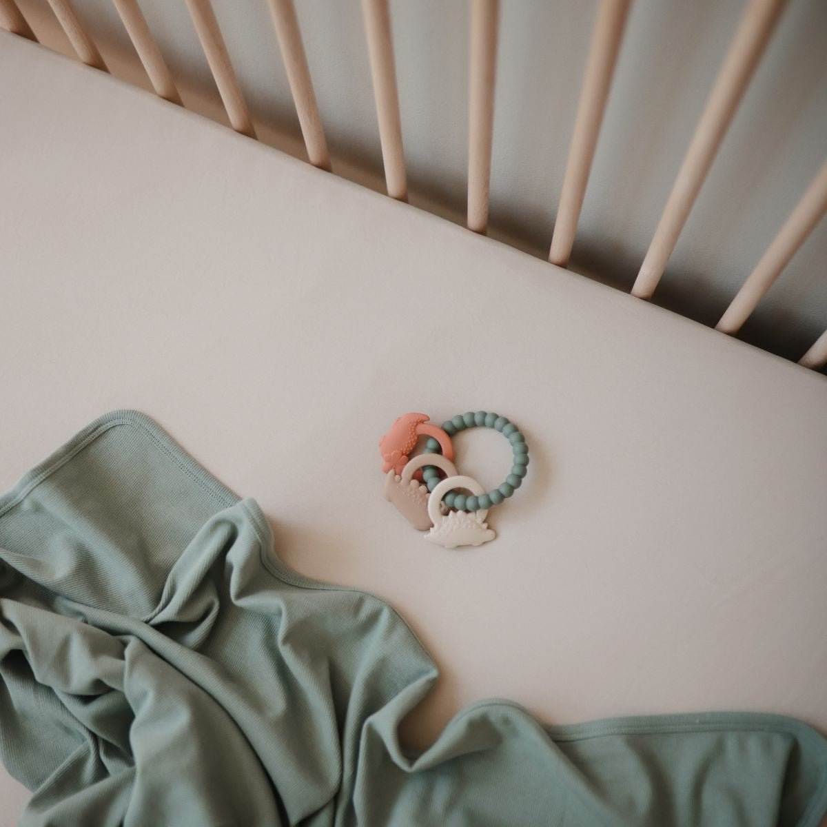 Mushie - Baby Bijtring Dino - Playlaan