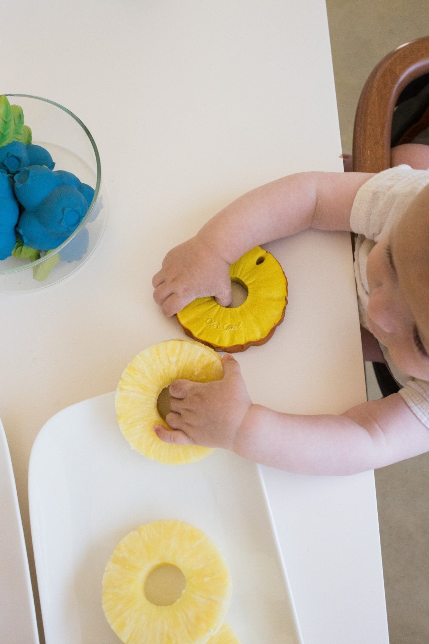 Oli&Carol - Ananas The Pineapple - Playlaan