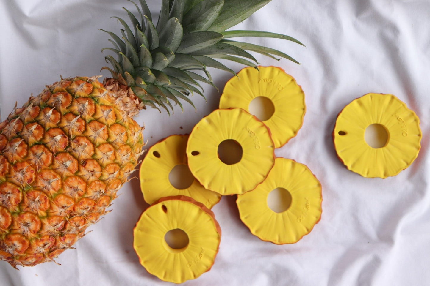 Oli&Carol - Ananas The Pineapple - Playlaan