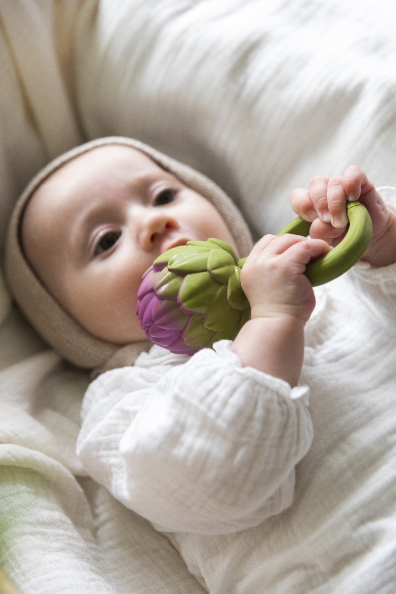 Oli&Carol - Artichoke Rattle Toy - Playlaan