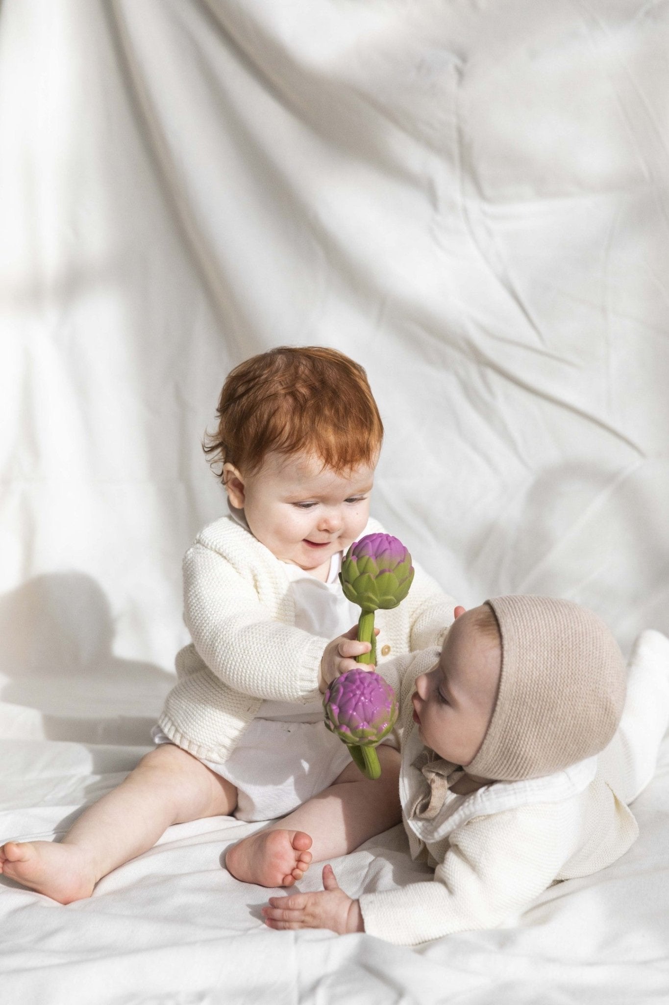 Oli&Carol - Artichoke Rattle Toy - Playlaan