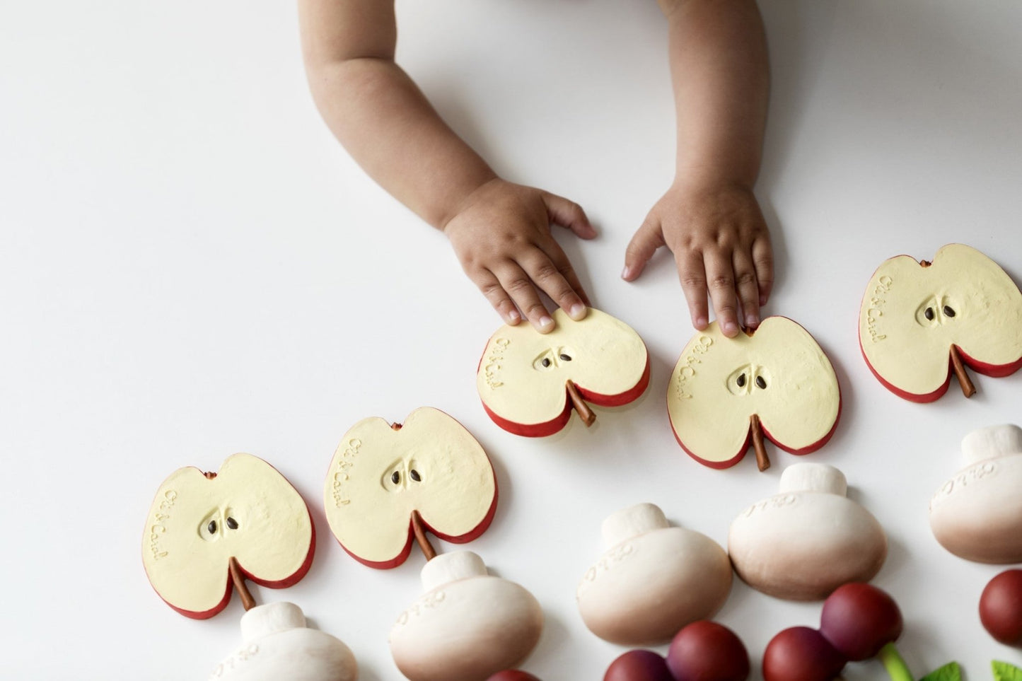 Oli&Carol - Pepita The Apple - Playlaan