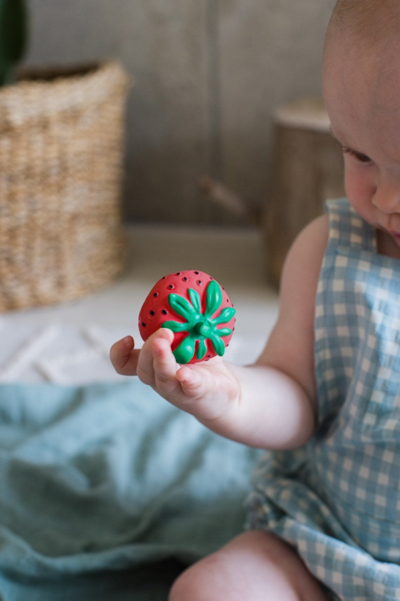 Oli&Carol - Sweetie The Strawberry - Playlaan