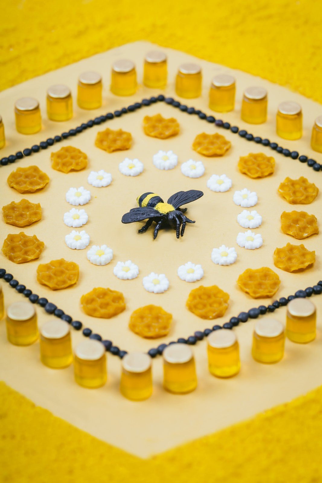 Petit Boum - Sensorische geluidsfles Bees - Playlaan