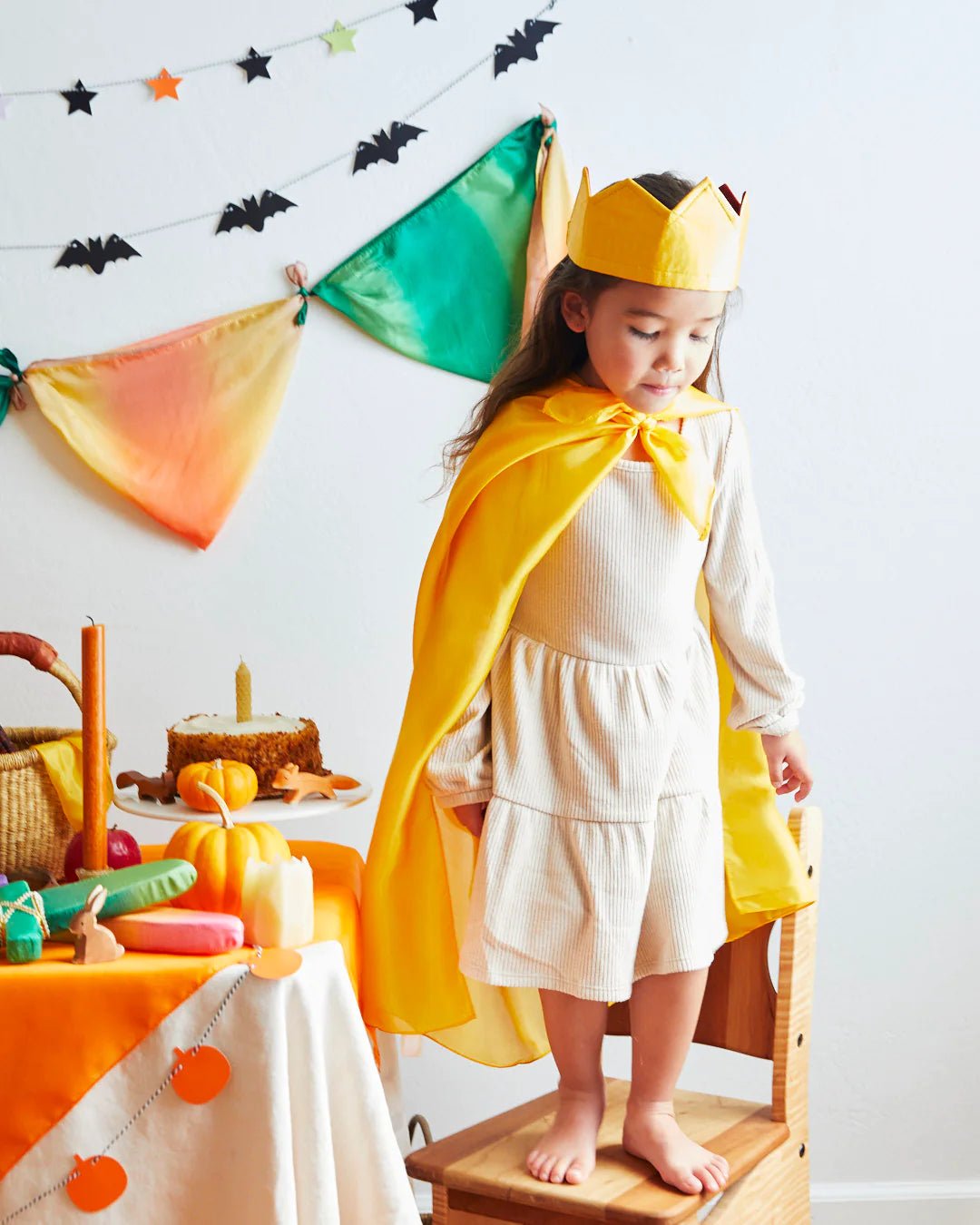 Sarah's Silks - Speelzijde set: Gouden Cape + Zwaard + Kroon - Playlaan