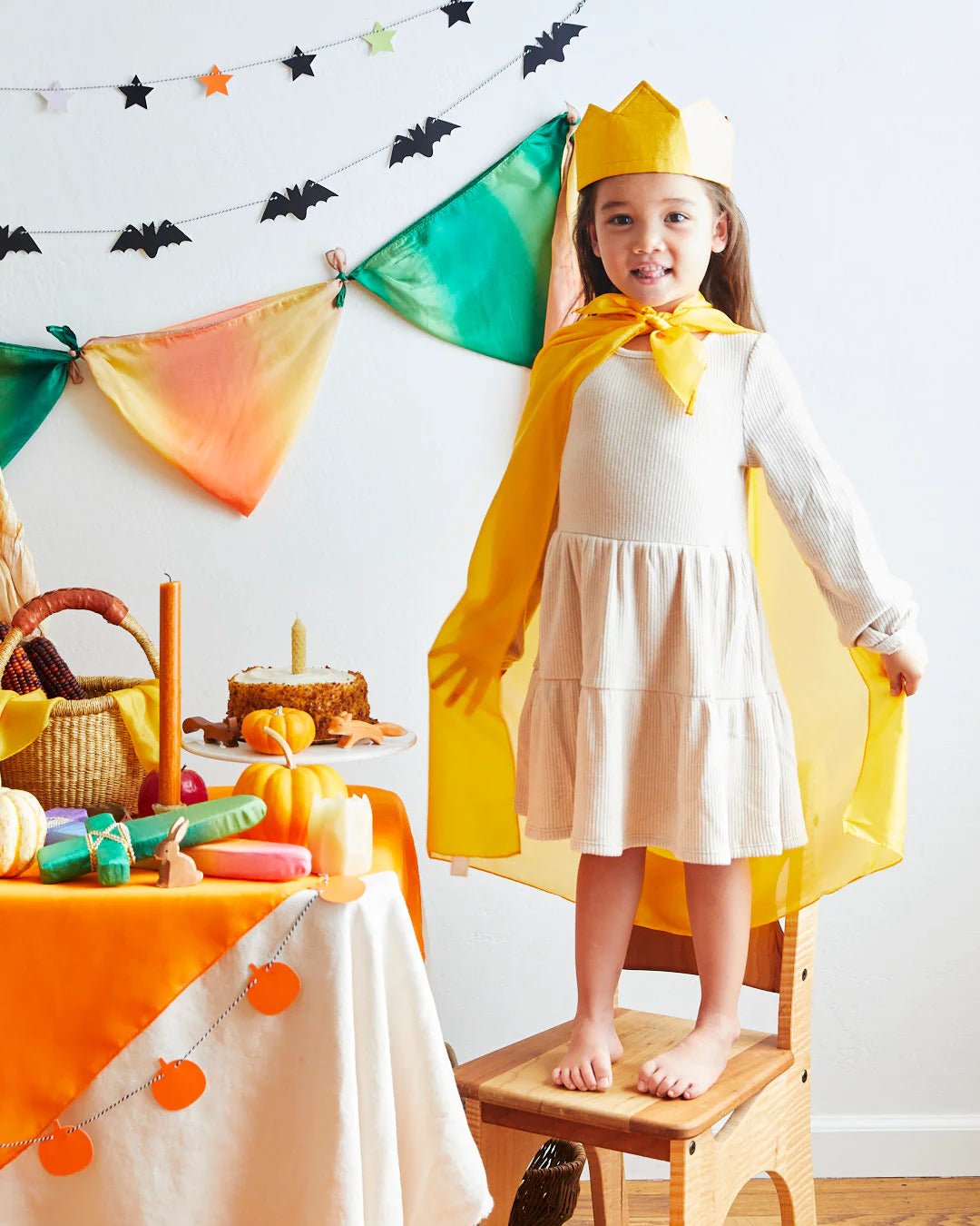 Sarah's Silks - Speelzijde set: Gouden Cape + Zwaard + Kroon - Playlaan