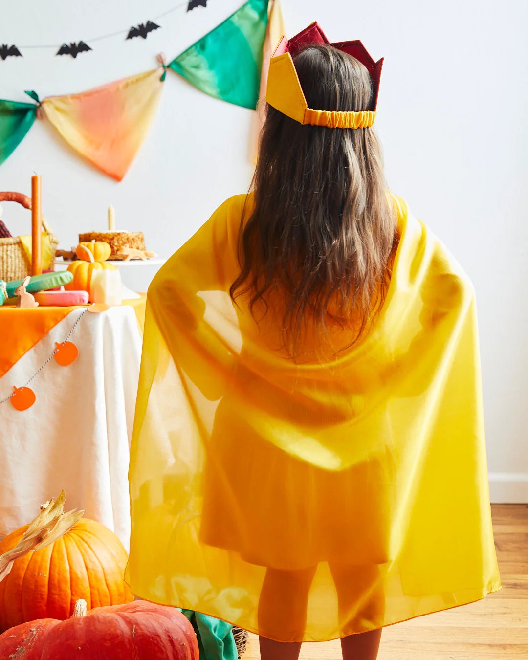 Sarah's Silks - Speelzijde set: Gouden Cape + Zwaard + Kroon - Playlaan