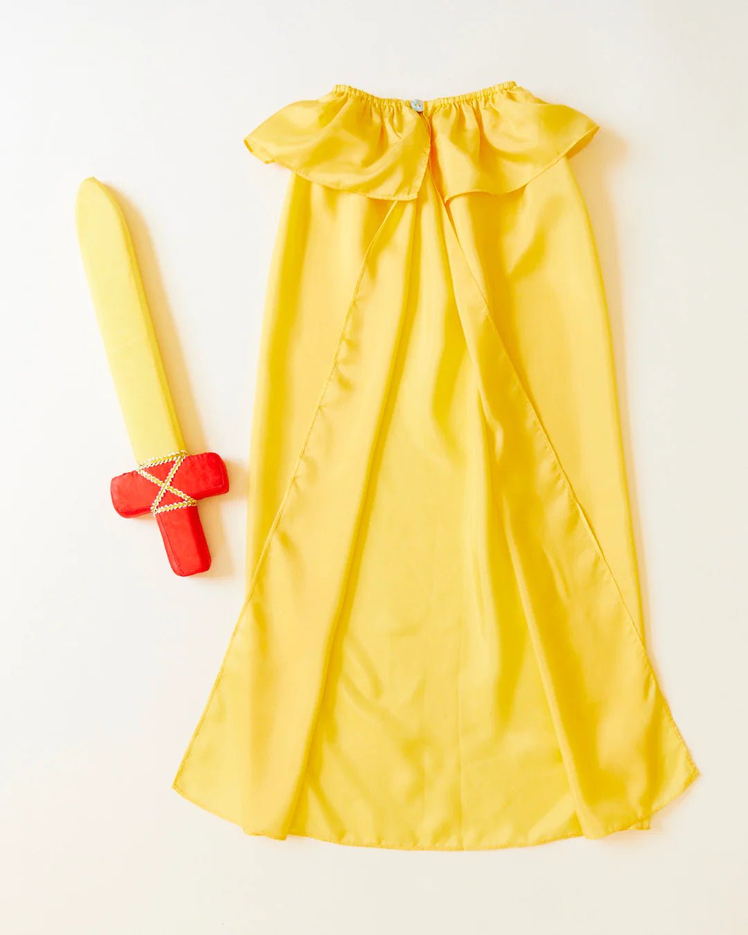 Sarah's Silks - Speelzijde set: Gouden Cape + Zwaard + Kroon - Playlaan