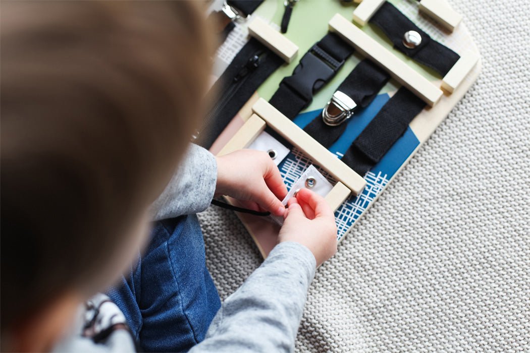 Small Foot - Latches and Bindings Motor Activity Board - Playlaan