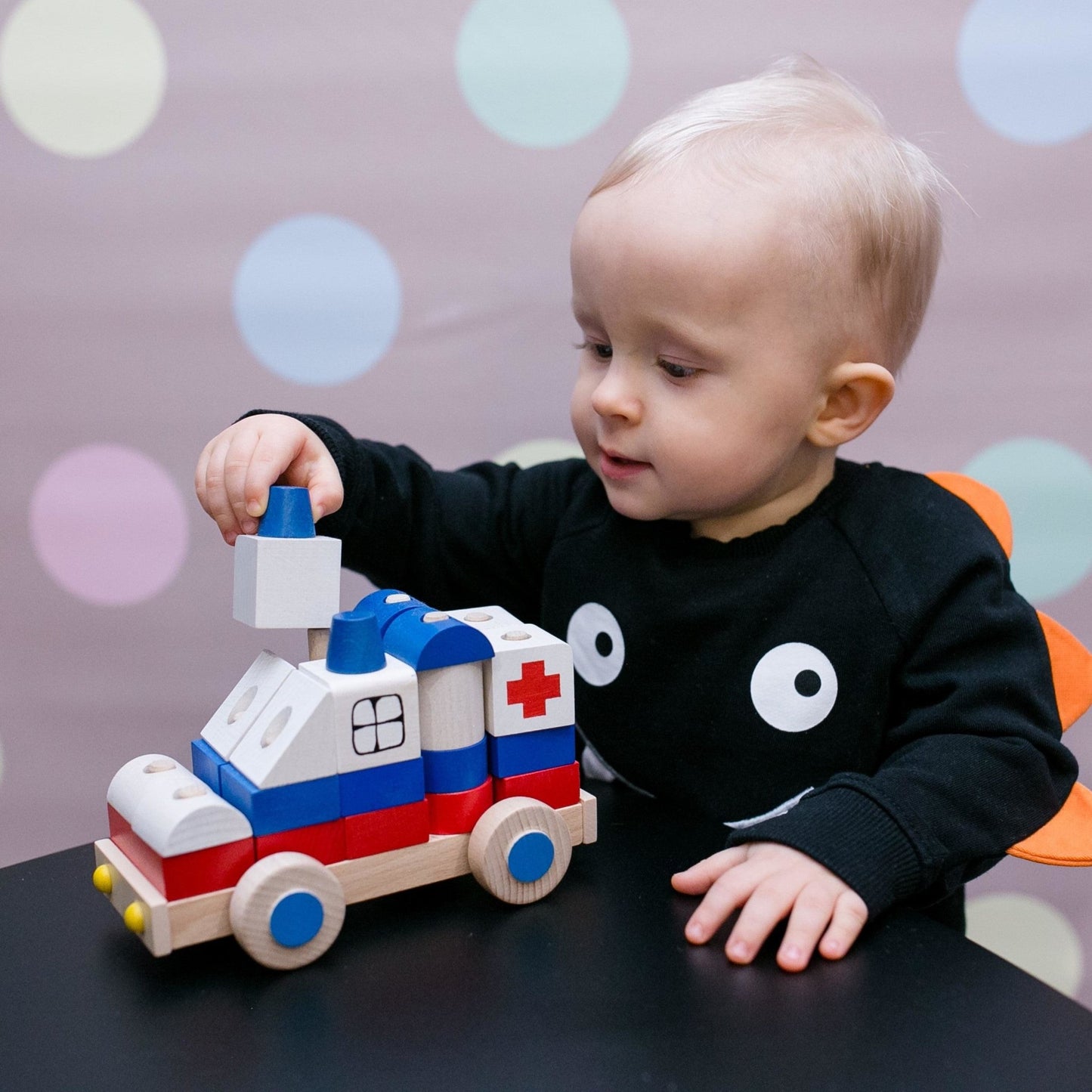 Tarnawa Toys - Ambulance - Playlaan