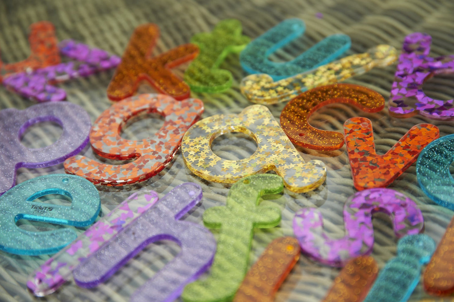 Tickit - Rainbow Glitter Letters 7Cm - Playlaan