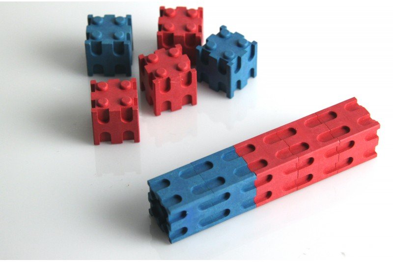Wissner - Interlocking kubussen rood/blauw 2x2 cm ( 100 stuks), in kartonnen doosje met instructie - Playlaan