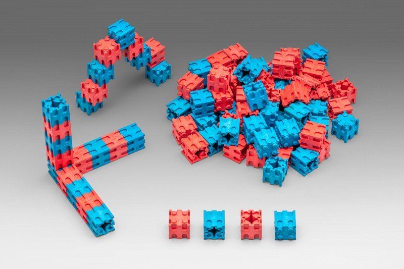 Wissner - Interlocking kubussen rood/blauw 2x2 cm ( 100 stuks), in kartonnen doosje met instructie - Playlaan